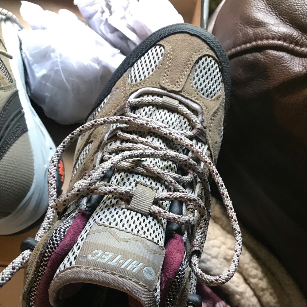 Hi-Tec Waterproof hiking shoes. Size 7.